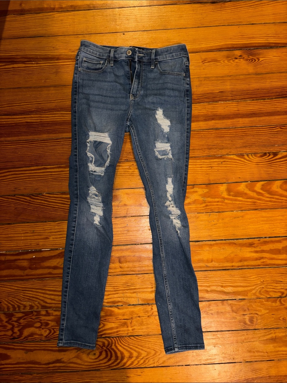 Hollister Ripped Skinny Jeans in Medium Blue Wash